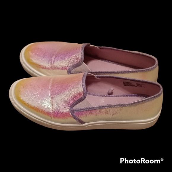 Wonder Nation Iridescent Slip Ons - Picture 3 of 6